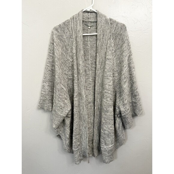 Knitted & Knotted Gray Alpaca Wool Blend Wrap Sweater Poncho Size Medium Top - Picture 2 of 9